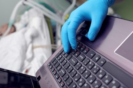 医疗保健领域的人工智能，机遇与挑战并存