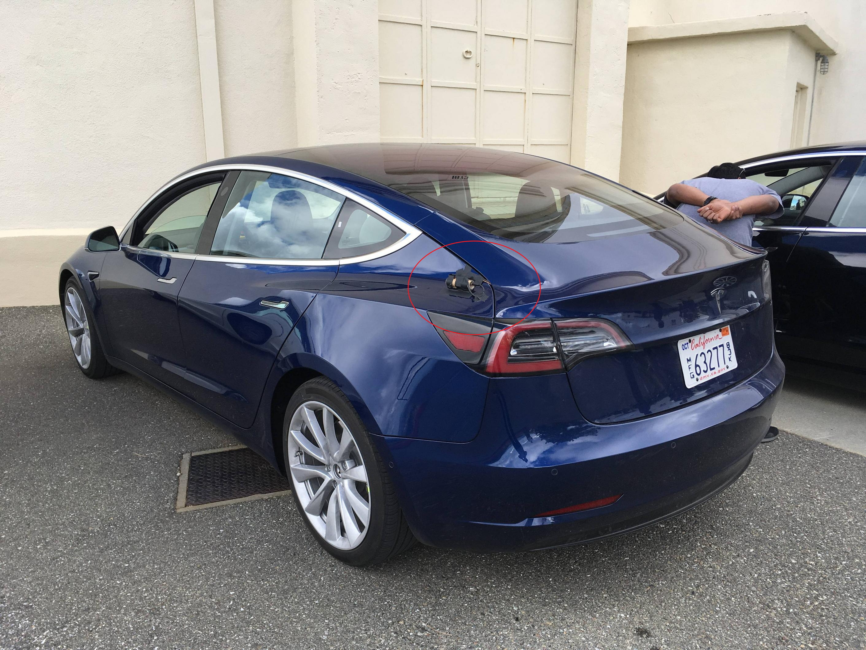 特斯拉Model 3量产版谍照曝光，花30多万你就让我看这个？