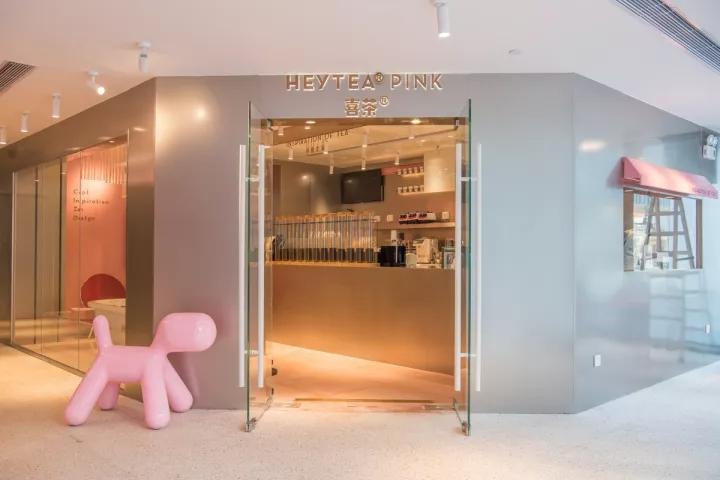 粉色店、黑金店、LAB概念店……喜茶的空间设计你学不会！