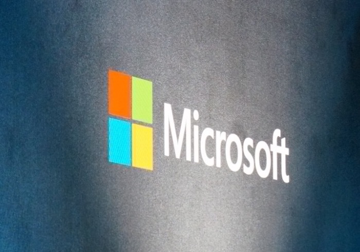 对微软来说,大众化ai(democratize ai)是其最重要的方向之一.