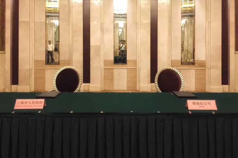 把特斯拉中国建厂这事儿放放，先来看看量产版Model 3高清大图吧