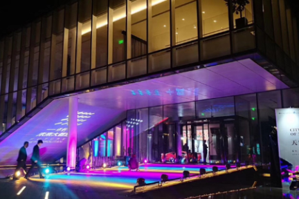 当城市遇见天空、建筑遇见科技