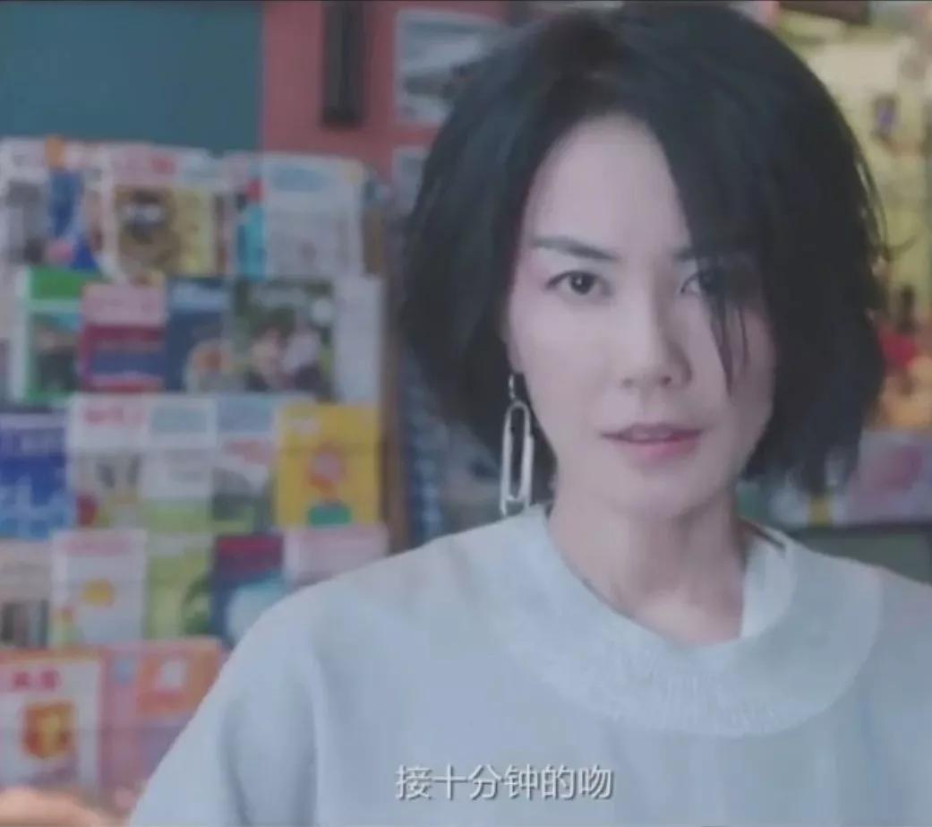 王菲戴的那个1500元回形针不算夸张，蒂芙尼180多年前就在卖镶钻金铅笔了
