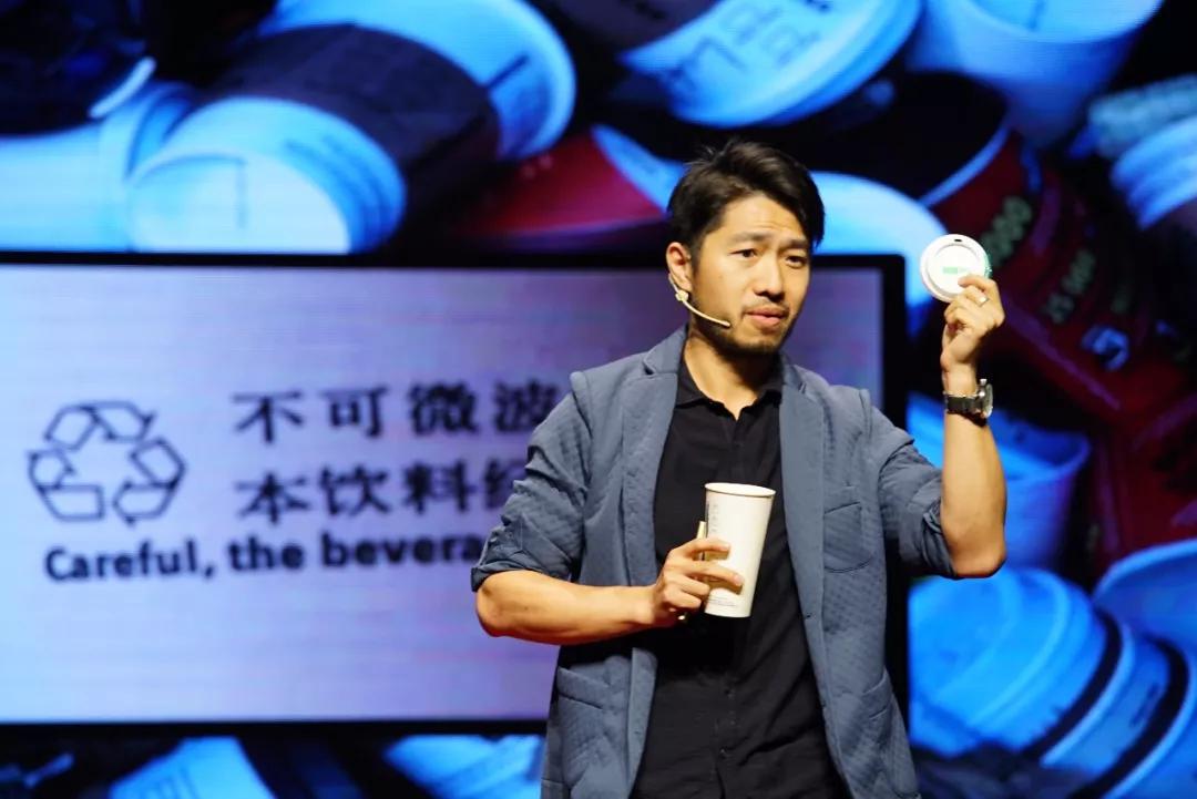 我们募集了150万个塑料瓶，建成了一个九层高的博物馆