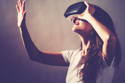 VR 里的虚拟老师陪你练口语，「PlusOne」获天使轮千万元投资
