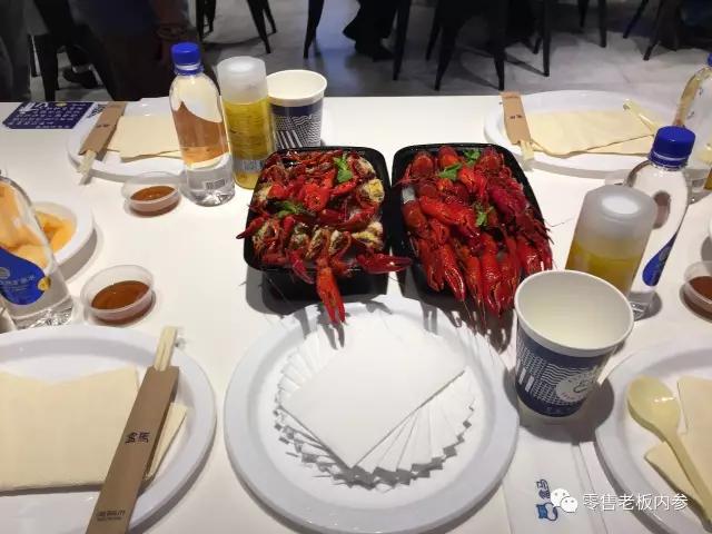 图说 | 马云率阿里高管巡店盒马鲜生“验收”新零售，现场品尝龙虾帝王蟹