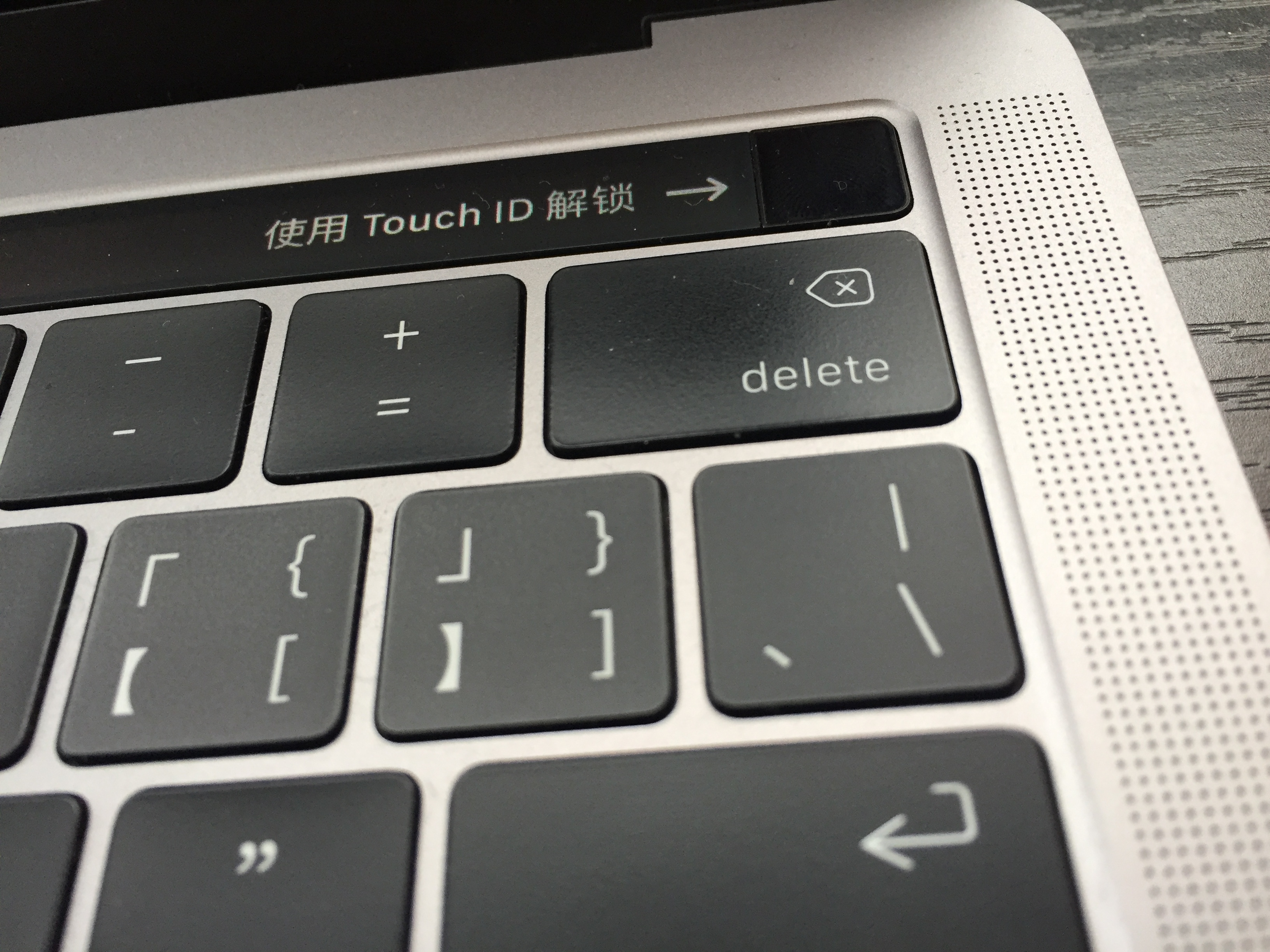 用了一个月新版MacBook Pro，发现苹果为了“打败”过去的自己也是狠心