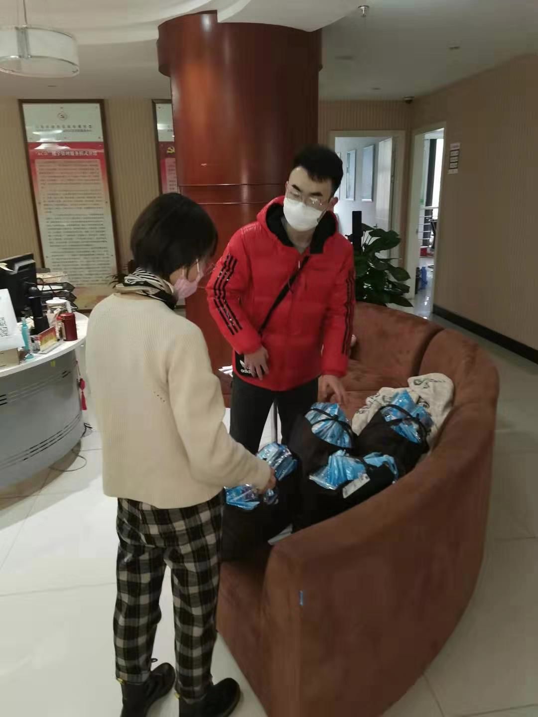 斑马会员首批捐助物资 紧急送达杭州防疫一线
