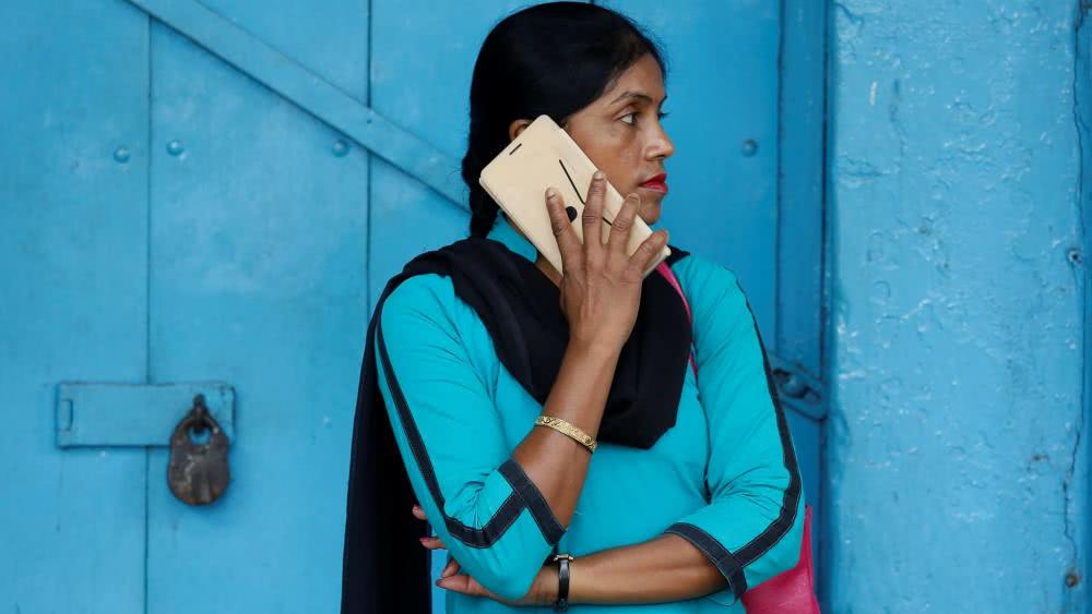 印度用政策吸引苹果OPPO等在本国建厂，手机出口要翻近40倍