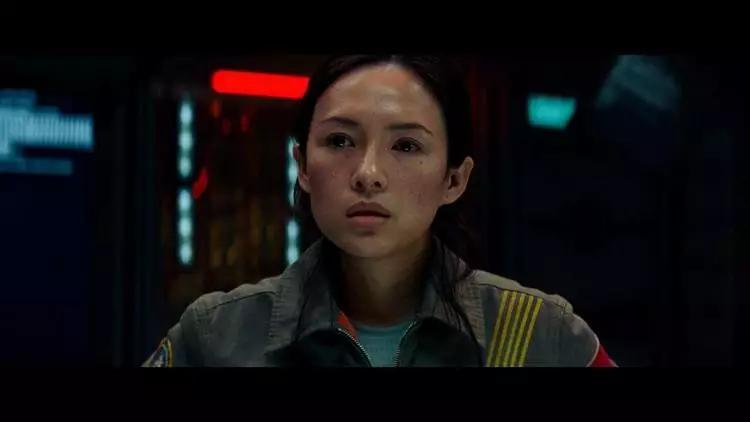 国产恐怖片都来学学：IMDb 8 分的《寂静之地》，把鬼换成了“异形”