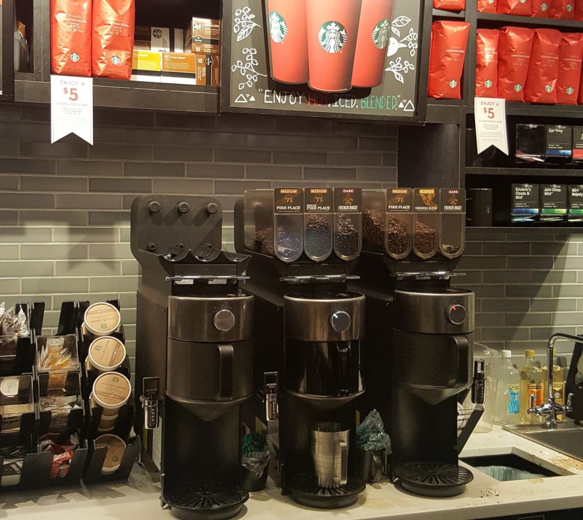 星巴克在总部开了家最有未来感的臻选店，但它看起来只是比一般店豪华一点