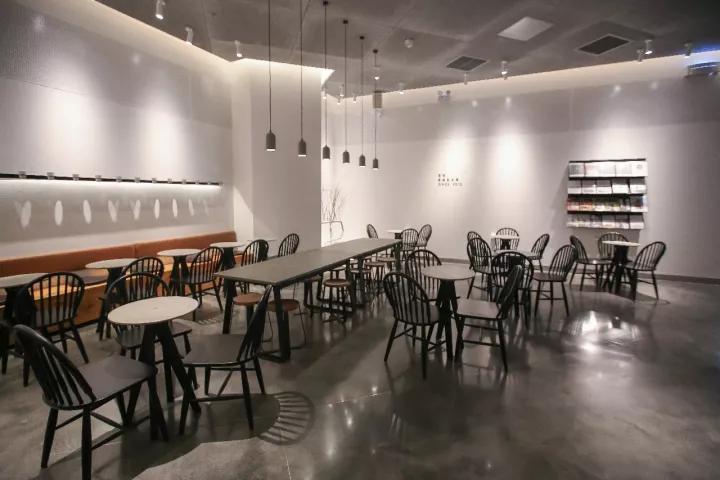 粉色店、黑金店、LAB概念店……喜茶的空间设计你学不会！