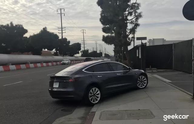 洛杉矶半日记：我们抓获了几辆野生 Model 3，还拍到 FF91 路试视频