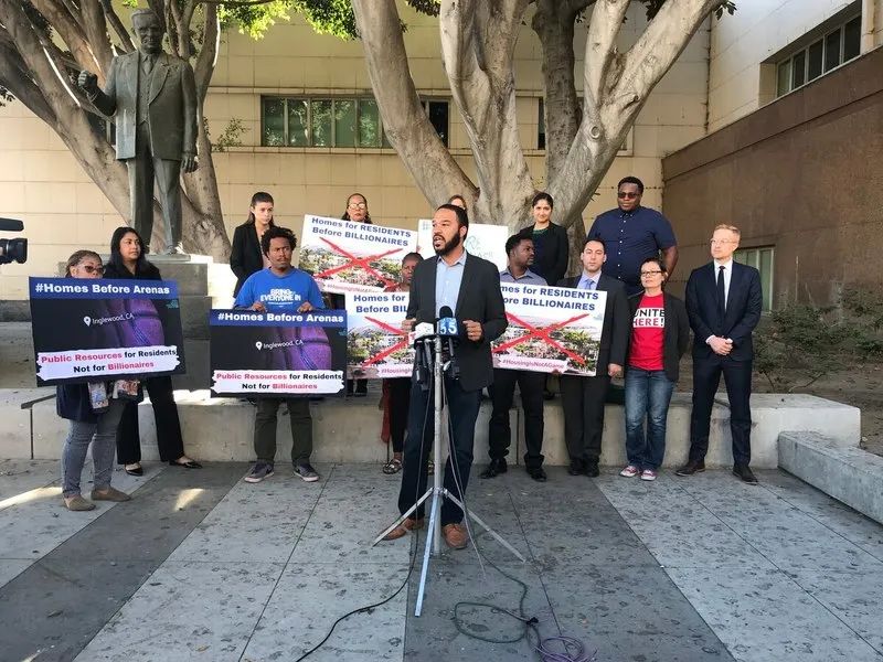 4亿美元买下论坛球馆，这是鲍尔默摆脱“湖人阴影”的第一步