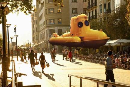 拿了5.42亿美元的Magic Leap花钱建了一个30万平方英尺的工厂，他们还打算推出AR开发者平台