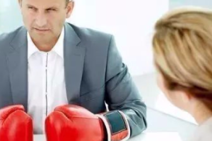 每次砍完价后都想咬舌自尽？我们为什么总被牵着鼻子走？