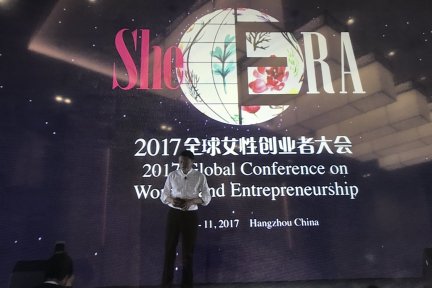 马云：鼓励我坚持下去的是女性，但30年后要给男性更多的机会