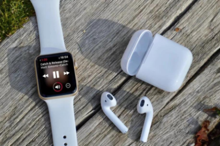 新款 AirPods，可能走上 Apple Watch 的路子