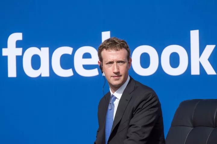 扎克伯格的中年危机提前到来，Facebook要走向何方？
