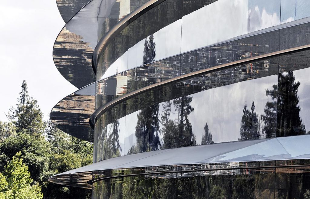 十年前，乔布斯为今天的 Apple Park 做了一个正确的选择