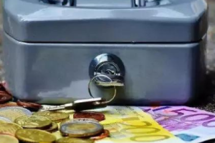 央行、银监会联手整顿“现金贷”新规落地，暂停新批设网络小贷公司
