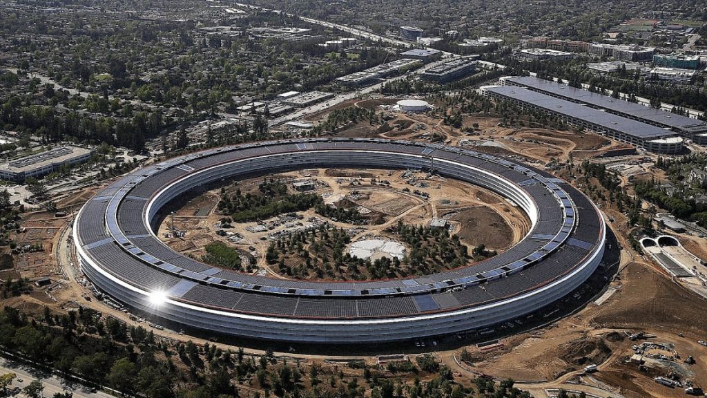 十年前，乔布斯为今天的 Apple Park 做了一个正确的选择