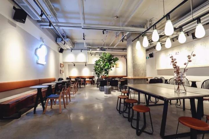 粉色店、黑金店、LAB概念店……喜茶的空间设计你学不会！