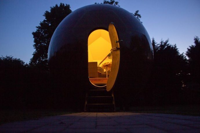 「前劳斯莱斯工程师设计出球形外观的吊舱，称可完美解决Z世代住房危机」8月21日