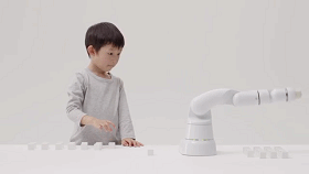 全球最大资管预言五年后30%收入来自机器人；iRobot将发布新一代扫地机器人产品线|机器人日报