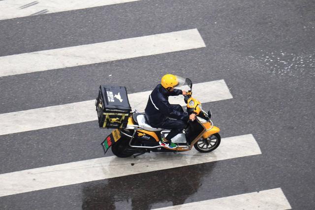 滴滴、摩拜和ofo纷纷加码，为何共享电单车市场却起不来？