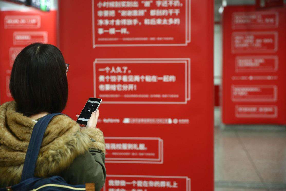 又是线下广告又是“明日头条”，知乎就是想让你刷他们刷上瘾