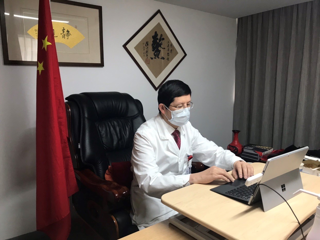 ​中国抗“疫”英雄与世界分享新冠诊疗经验 104个国家加入“国际医生交流中心”