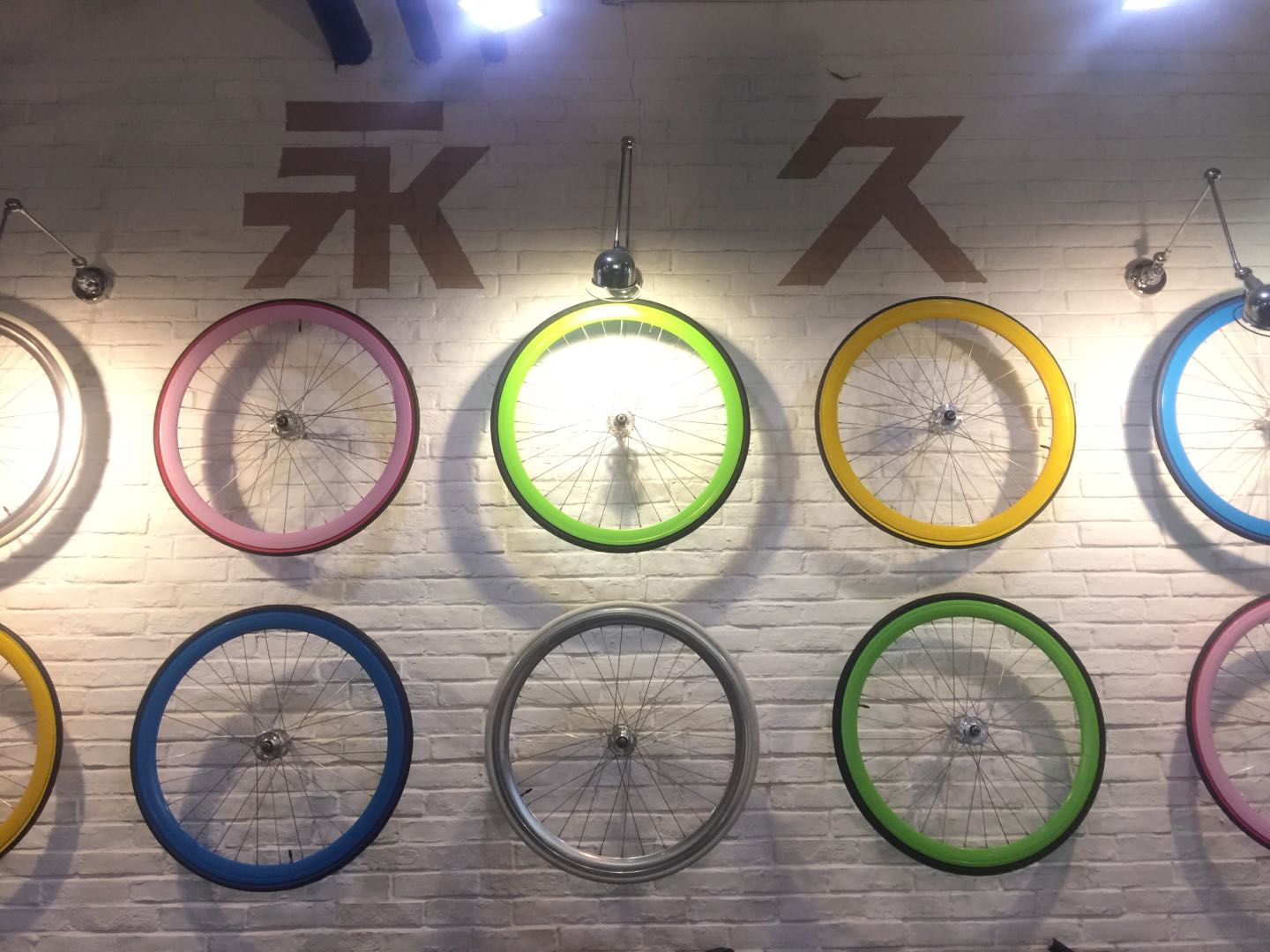 卖自行车的永久悄悄卖起了咖啡，我们去上海的两家门店转了转 | 图说
