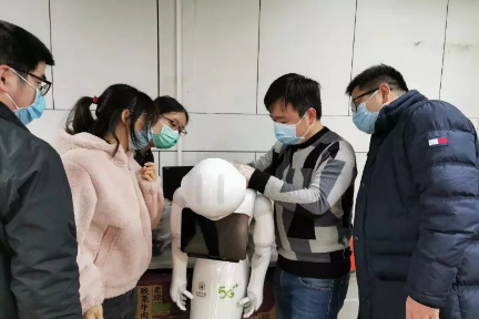 最前线 | 5G智能医疗机器人武汉上岗，机器人介入防疫还有多远