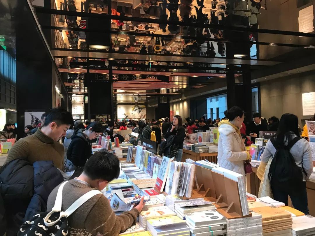马云看上的不止饿了么，可能还有书店