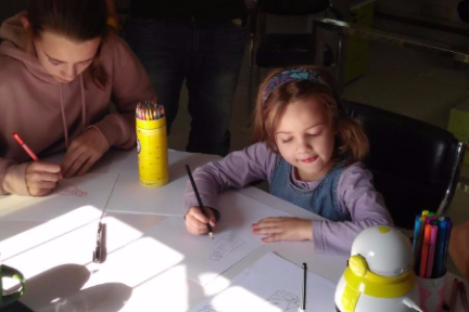 开发示教机器人和配套内容，「 盖范教育」想让每个孩子都成为绘画达人