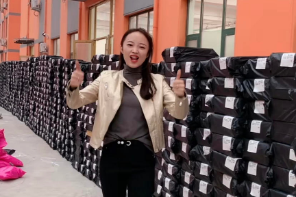 复工遥遥无期，一场直播带货拯救一个服装品牌