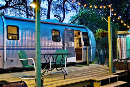 8点1氪｜差评称6月试行新内容生产制度；Airbnb 推出 10 秒种短视频功能；京东金融组织架构调整