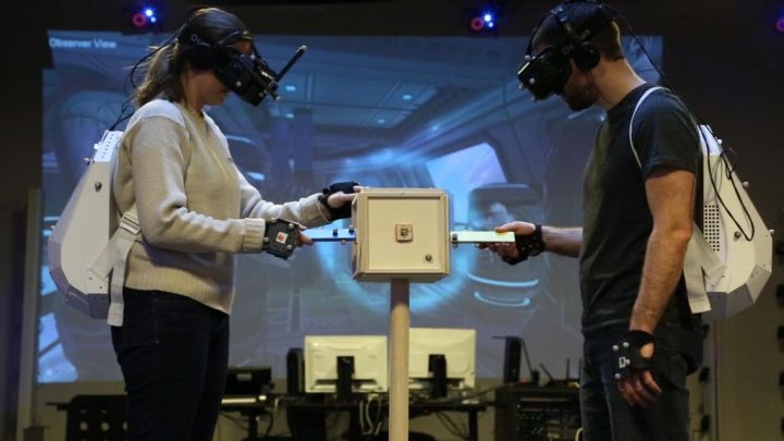 新商业NEO100 | 万达旗下的美国院线要建“VR 电影院”，VR 还能再火起来吗？