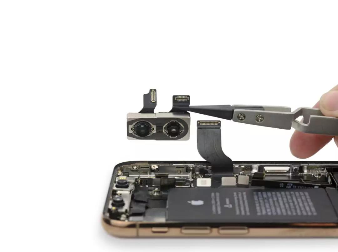 拆光 iPhone XS 后，他们发现了苹果没跟你说的秘密