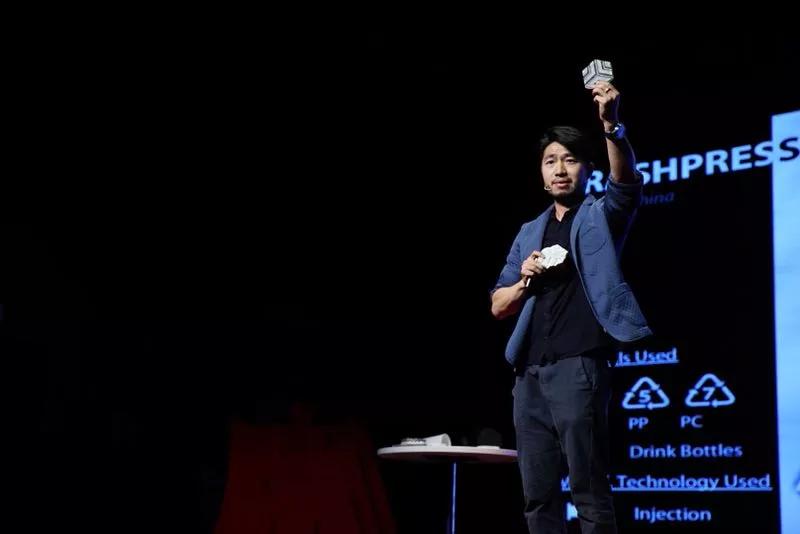我们募集了150万个塑料瓶，建成了一个九层高的博物馆