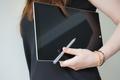 苹果推出了Apple Pencil，英特尔说要推出一款所有平板都能用的通用手写笔