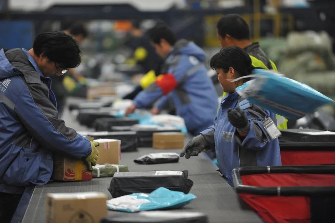 义乌快递价格降到让你怀疑人生：前两次降价一次因为拼多多，一次因为直播带货