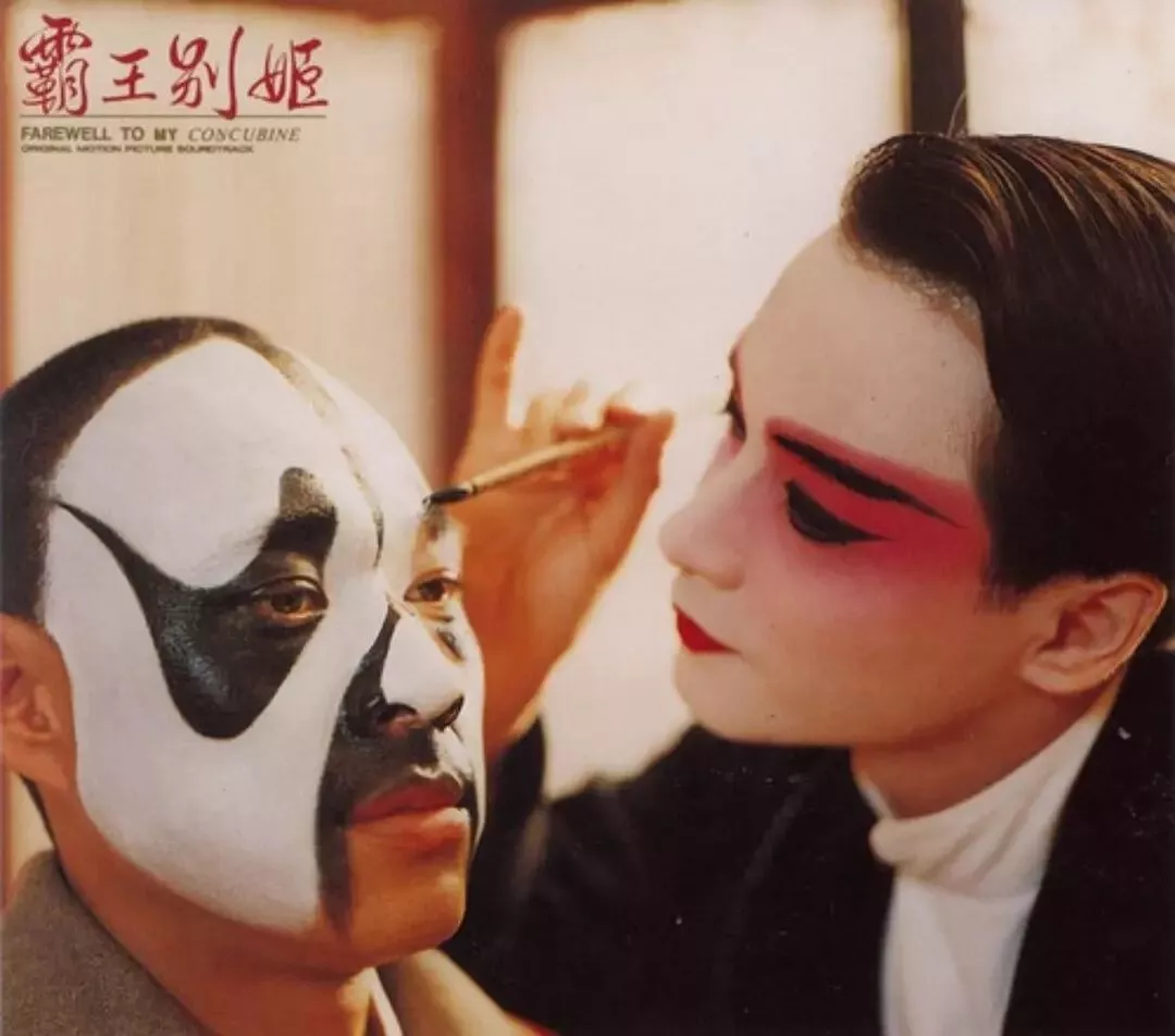 和《阿飞正传》之前,张国荣刚出道的时候,也出演过《红楼春上春》