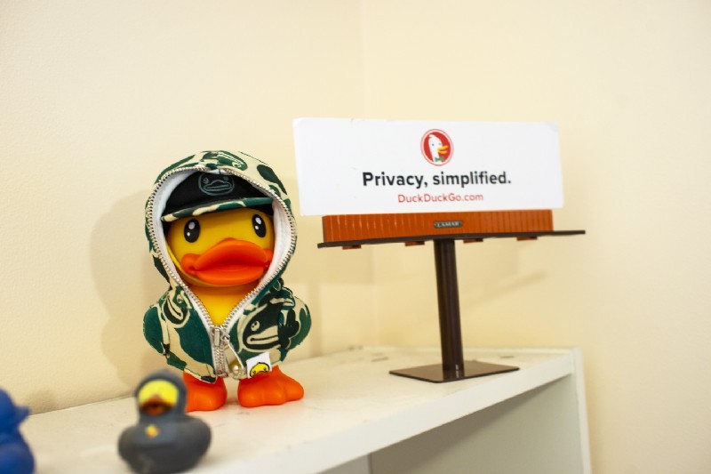 没有人能真正阻挡谷歌，但至少 DuckDuckGo 在尝试