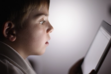 这个叫“图库监护人”的app利用图片识别技术，帮助家长适度监管孩子手机