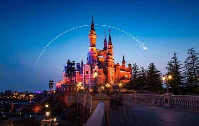 主题公园仅个位数增长，迪士尼只能狂吹Disney+