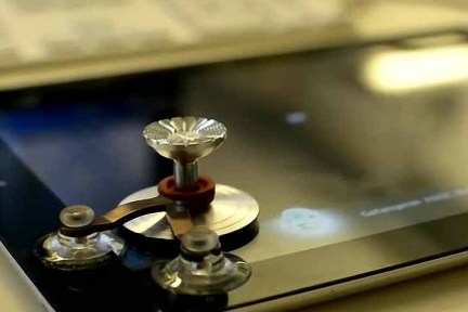【氪TV视频】拯救你滑溜溜的手指，通用触屏操纵杆ScreenStick