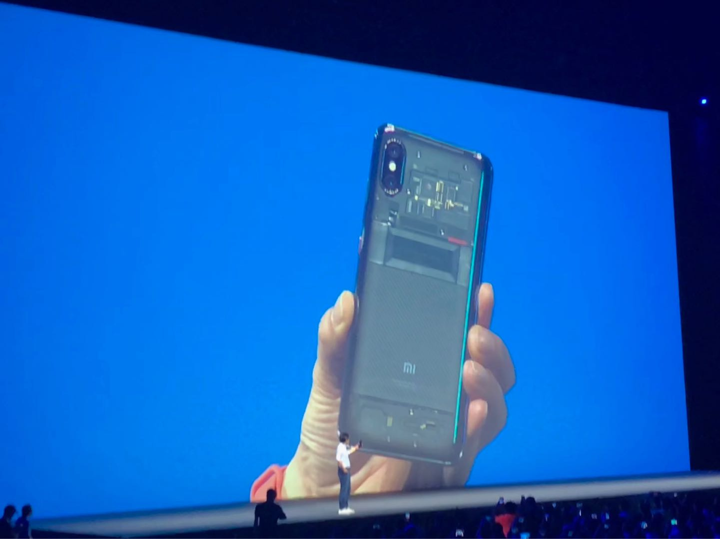 最前线 | 小米多款产品齐发，后盖全透明小米8成为首款支持Face ID的安卓手机