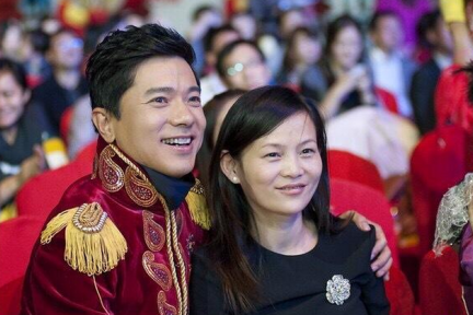 【大公司晚报】李彦宏夫人马东敏重回百度管理层；电池不规则设计致三星Note 7爆炸